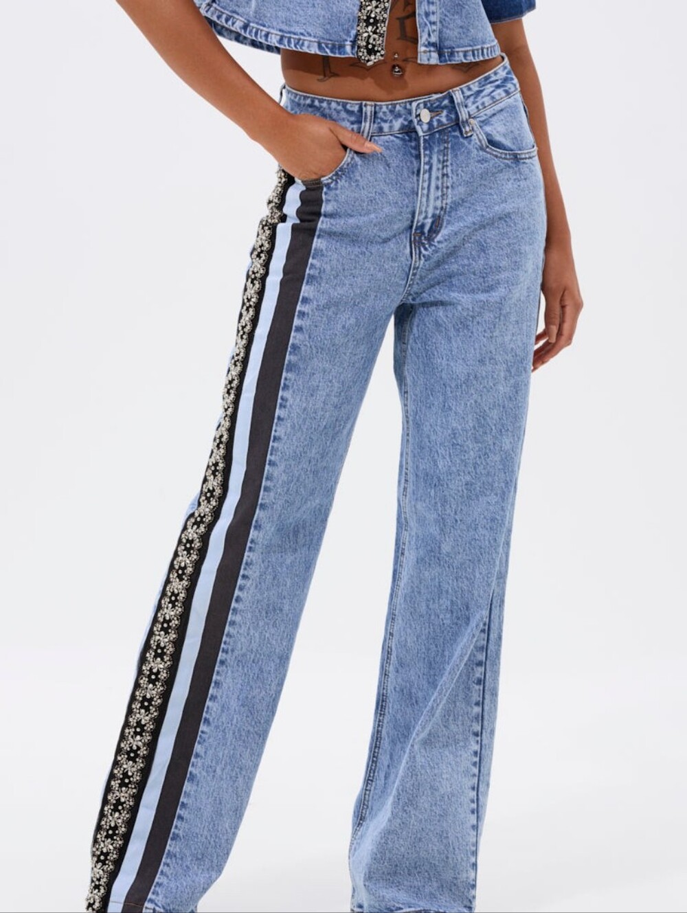 AKIRA High-Rise Light Blue Washed Denim Jeans